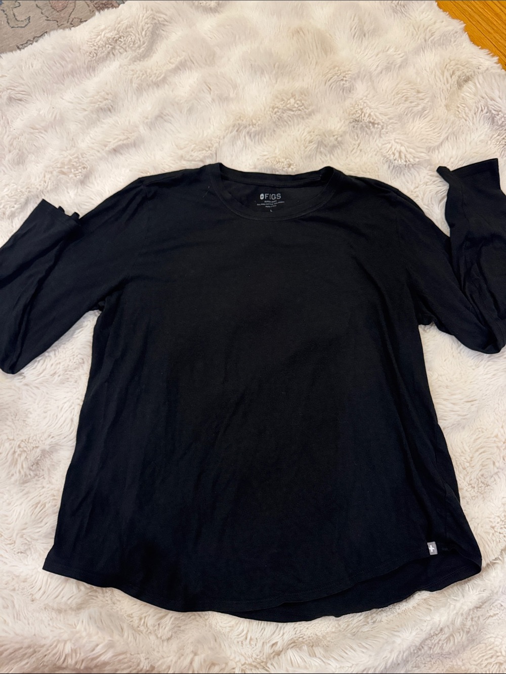 FIGS women’s light  Black Long-Sleeve Crew Tee
